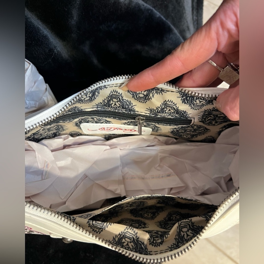 ☠️❤️ ED HARDY WHITE SHOULDER HOBO
BAG-NWT☠️❤️ - Picture 12 of 12